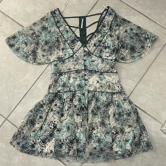 Free People Dresses & Skirts - Free People Perfect Dream Floral Mini Dress size 6